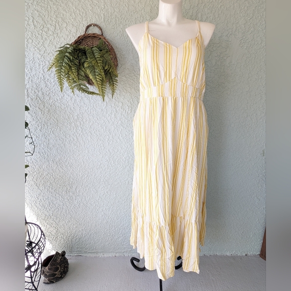 Torrid Dresses Torrid Maxi Seersucker Tiered Dress yellow and white  Size3 - Picture 3 of 11